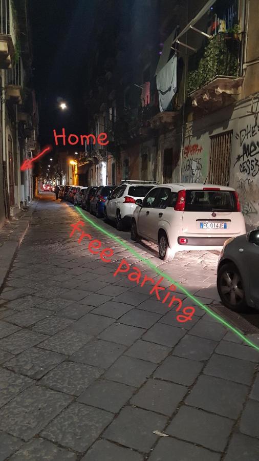Holiday House Da Carlo คาตาเนีย ภายนอก รูปภาพ