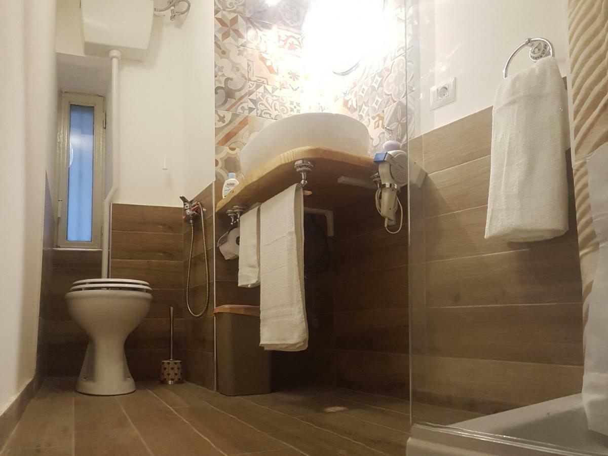 Holiday House Da Carlo คาตาเนีย ภายนอก รูปภาพ