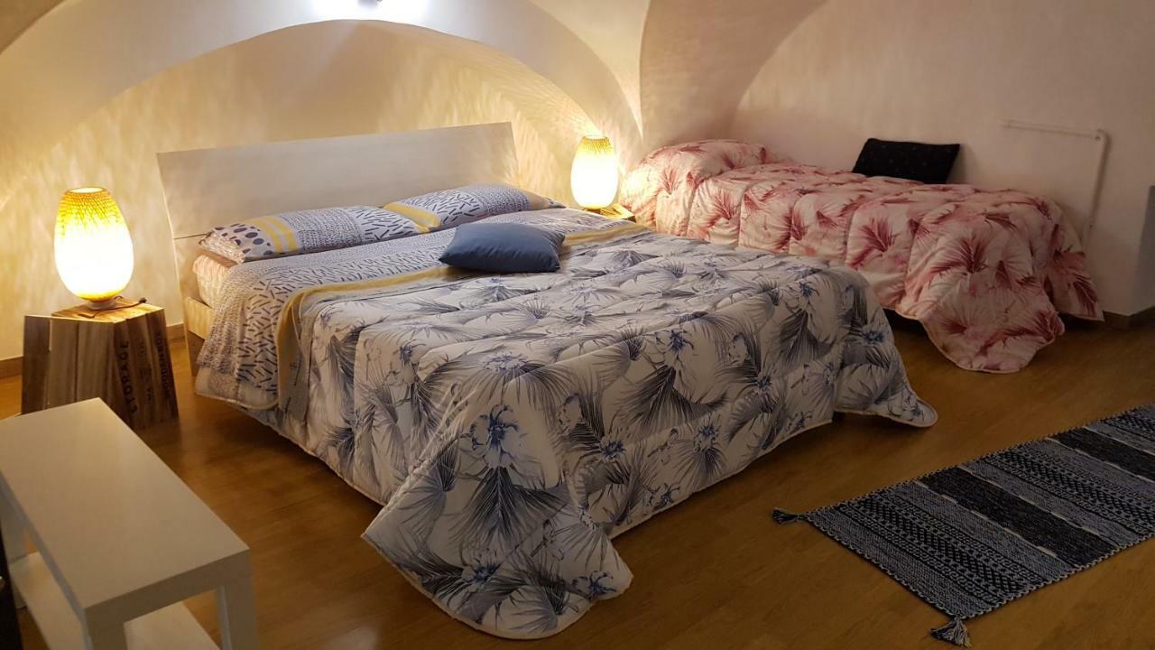 Holiday House Da Carlo คาตาเนีย ภายนอก รูปภาพ