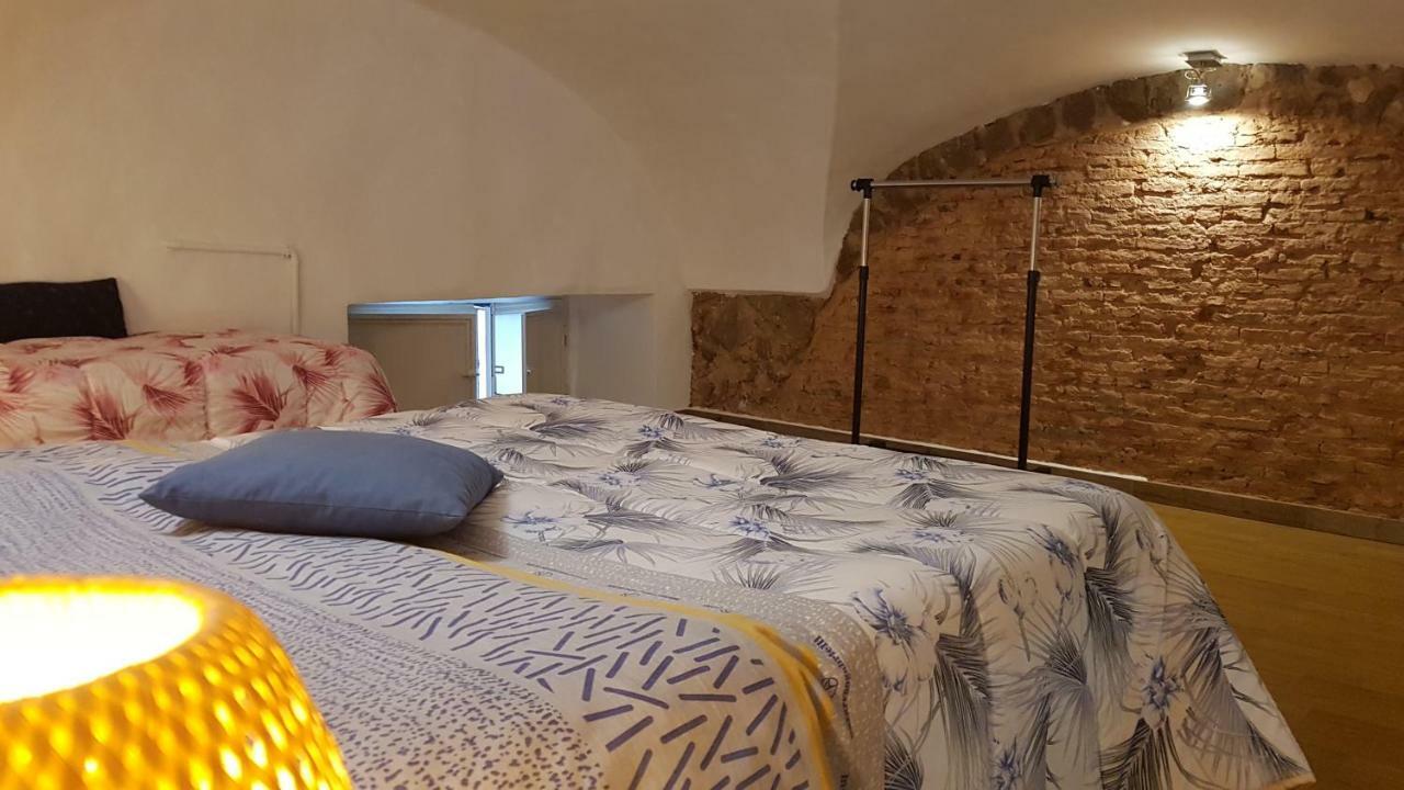 Holiday House Da Carlo คาตาเนีย ภายนอก รูปภาพ