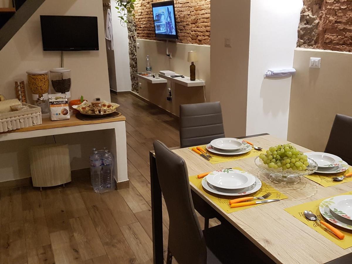 Holiday House Da Carlo คาตาเนีย ภายนอก รูปภาพ